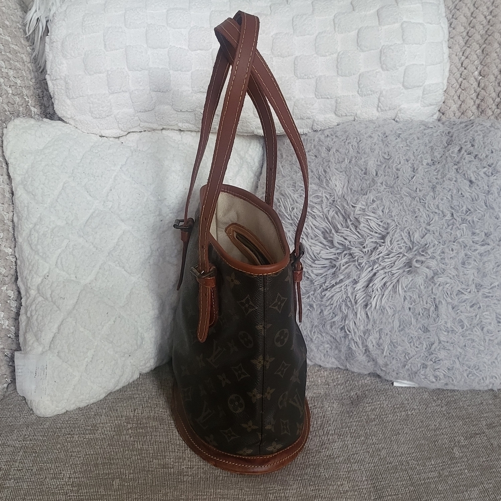 LOUIS VUITTON Monogram Bucket PM Shoulder Bag M42238..Authentic!!! - Picture 2 of 16